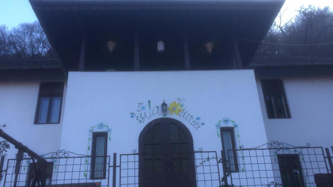 Vila Licurici Caciulata Exterior foto